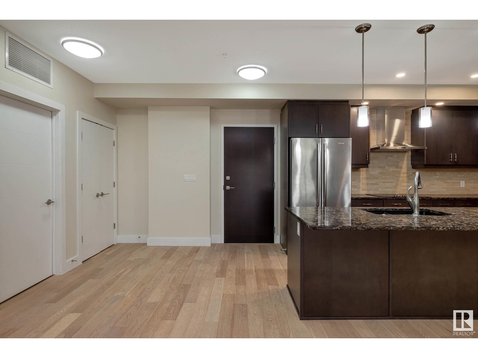 #207 200 BELLEROSE DR