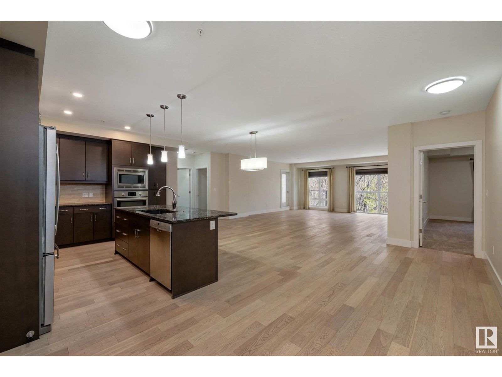 #207 200 BELLEROSE DR