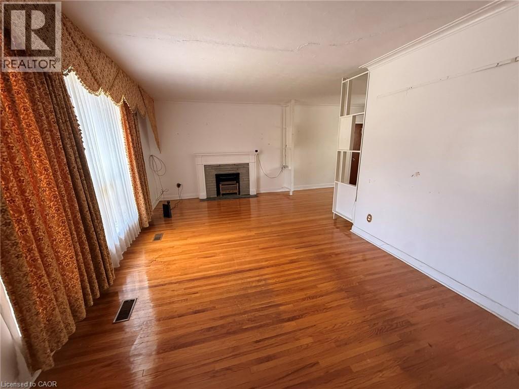 40 KINGSWOOD Road