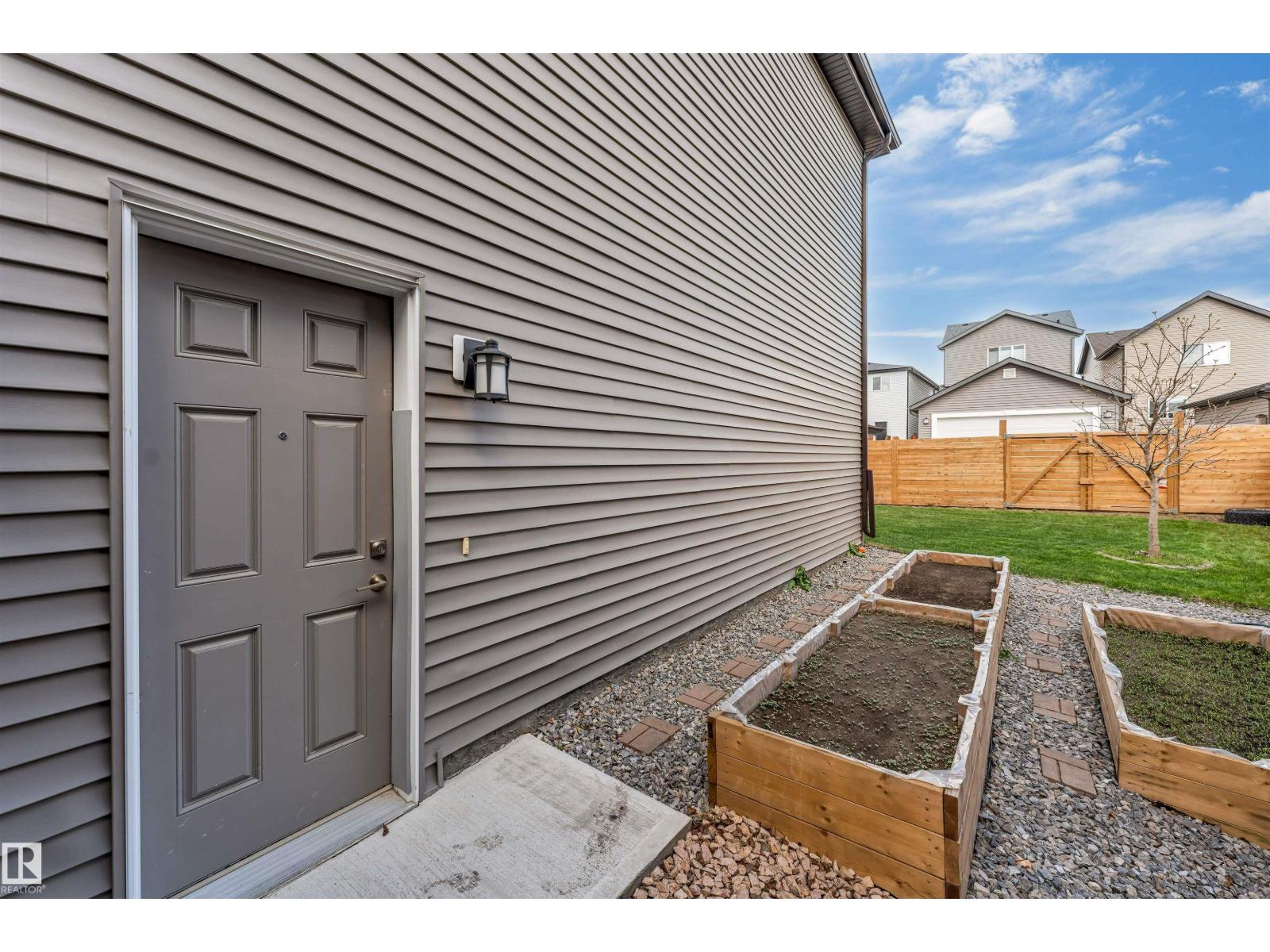 425 41 ST SW