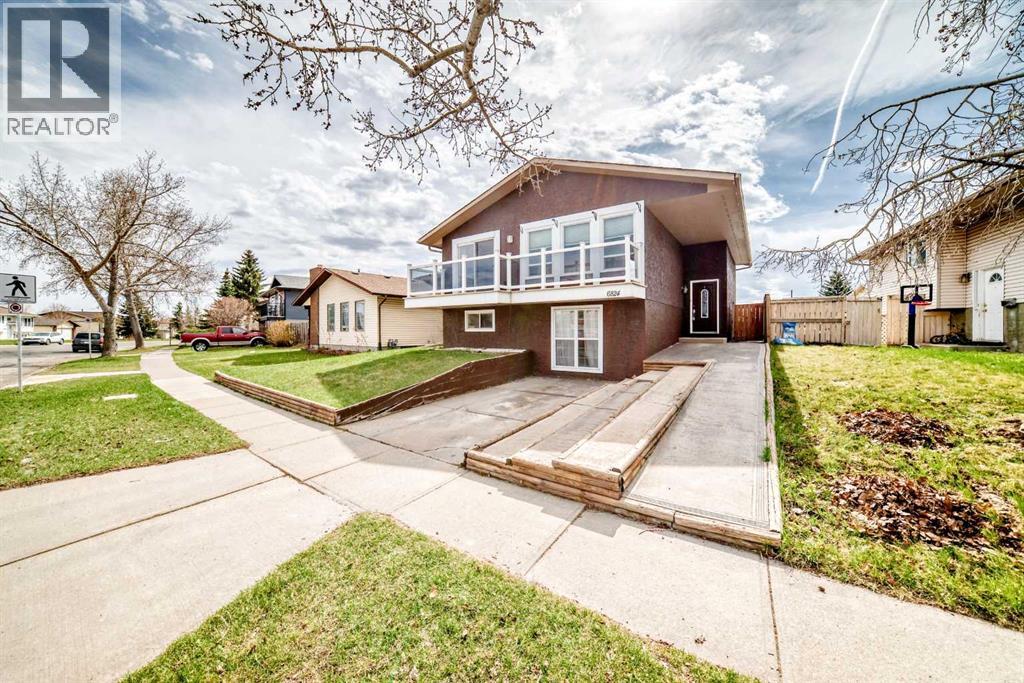 6824 Temple Drive NE