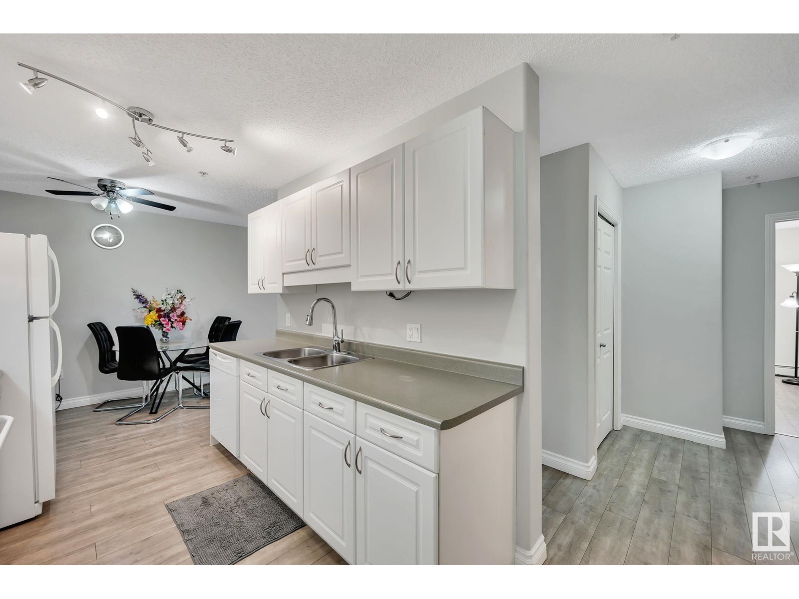 #403 11446 40 AV NW