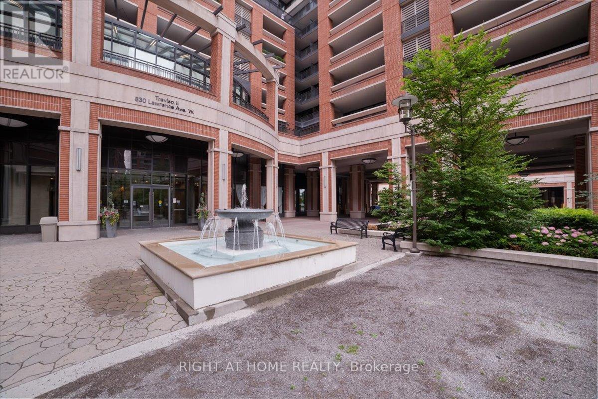 Photo 1 of 23 — 537 - 830 LAWRENCE AVENUE Unit 537, Toronto (Yorkdale-Glen Park), ON M6A0C4