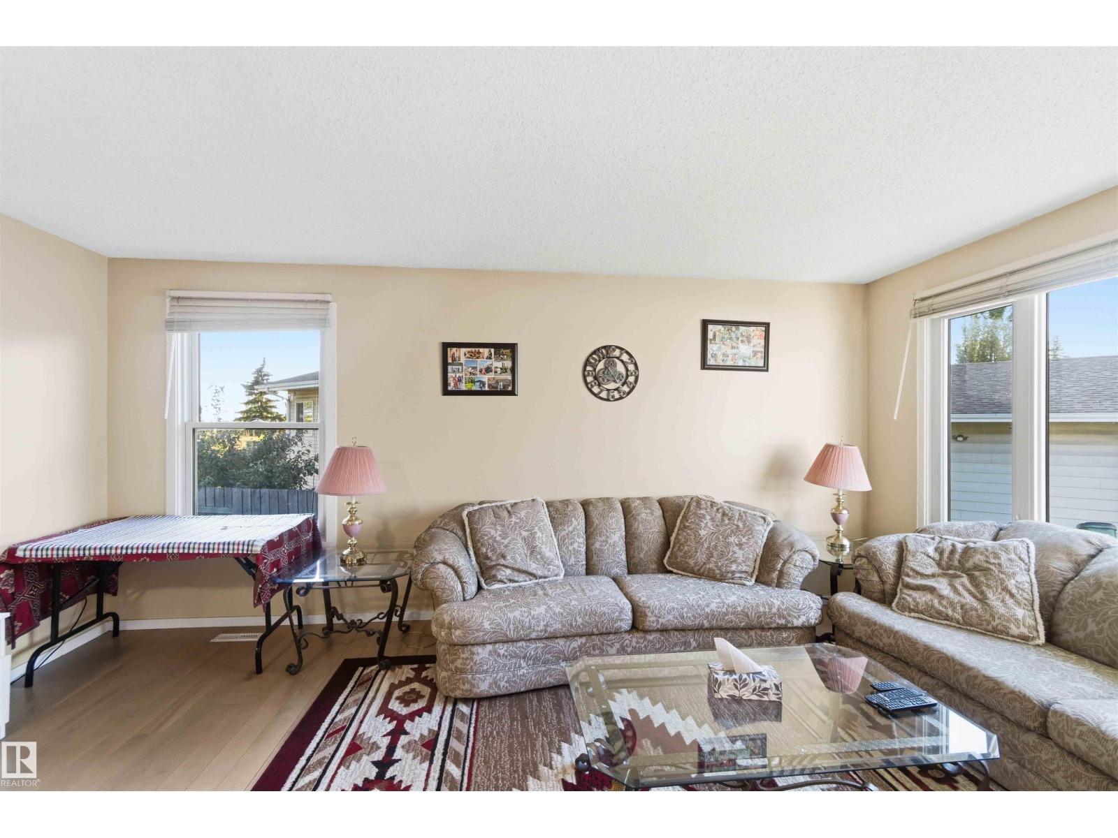 8819 29 AV NW