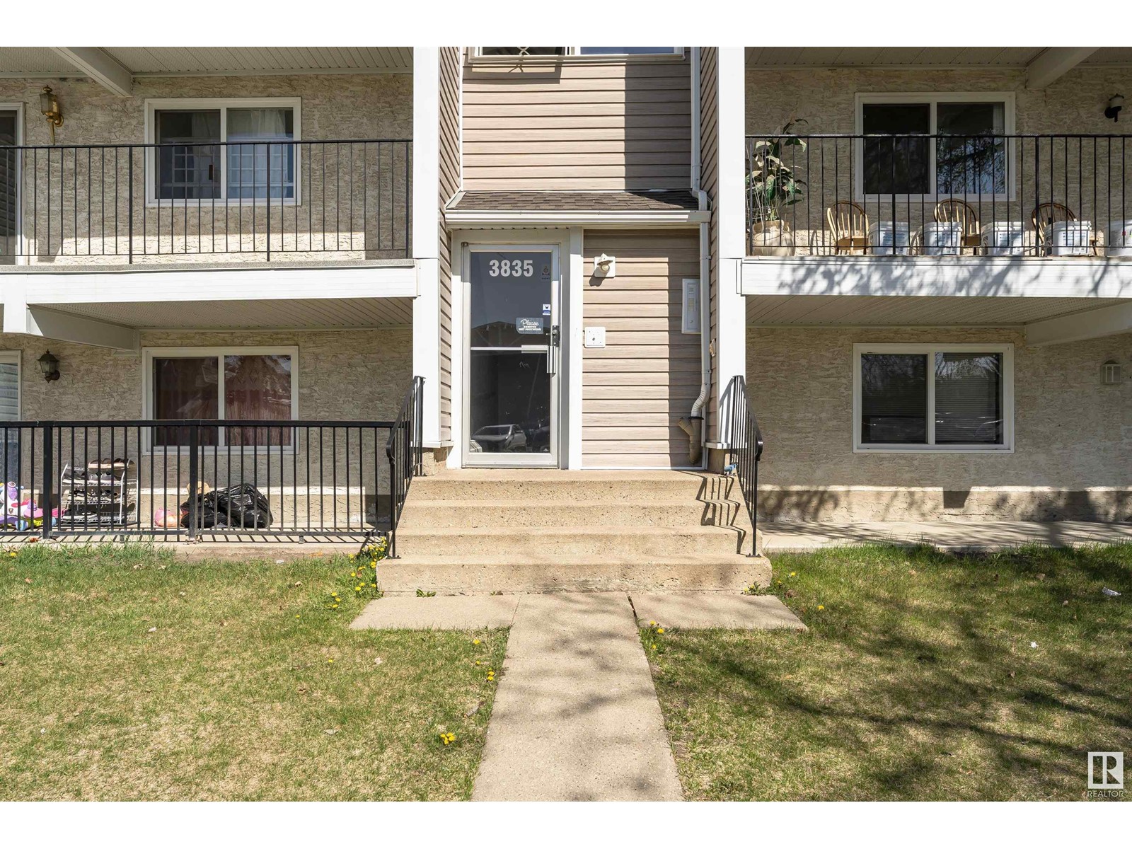 #5 3835 76 ST NW