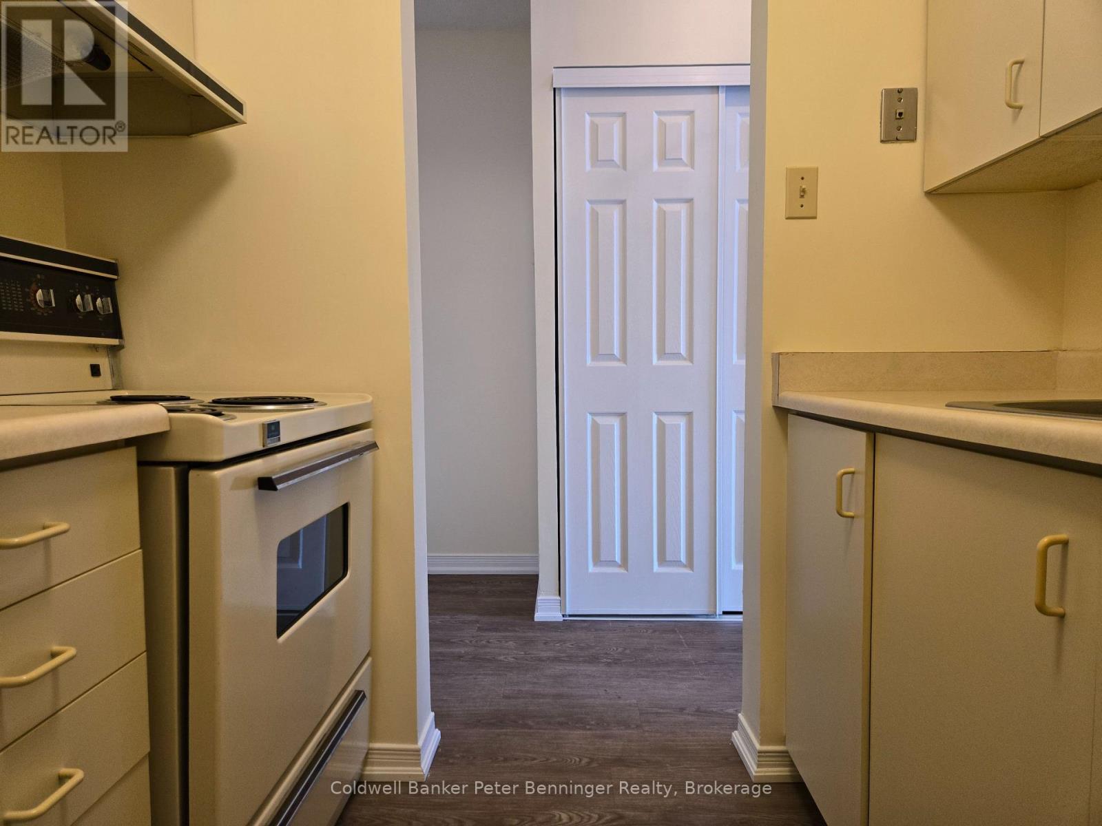 305 - 5 VALLEYSIDE DRIVE