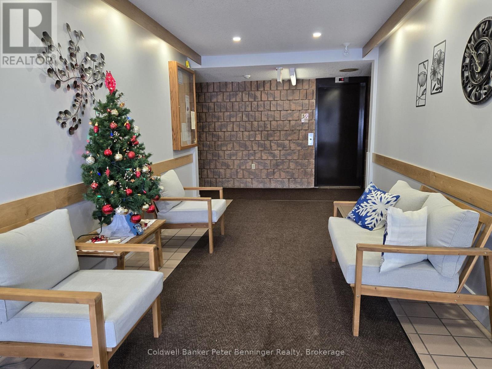 305 - 5 VALLEYSIDE DRIVE