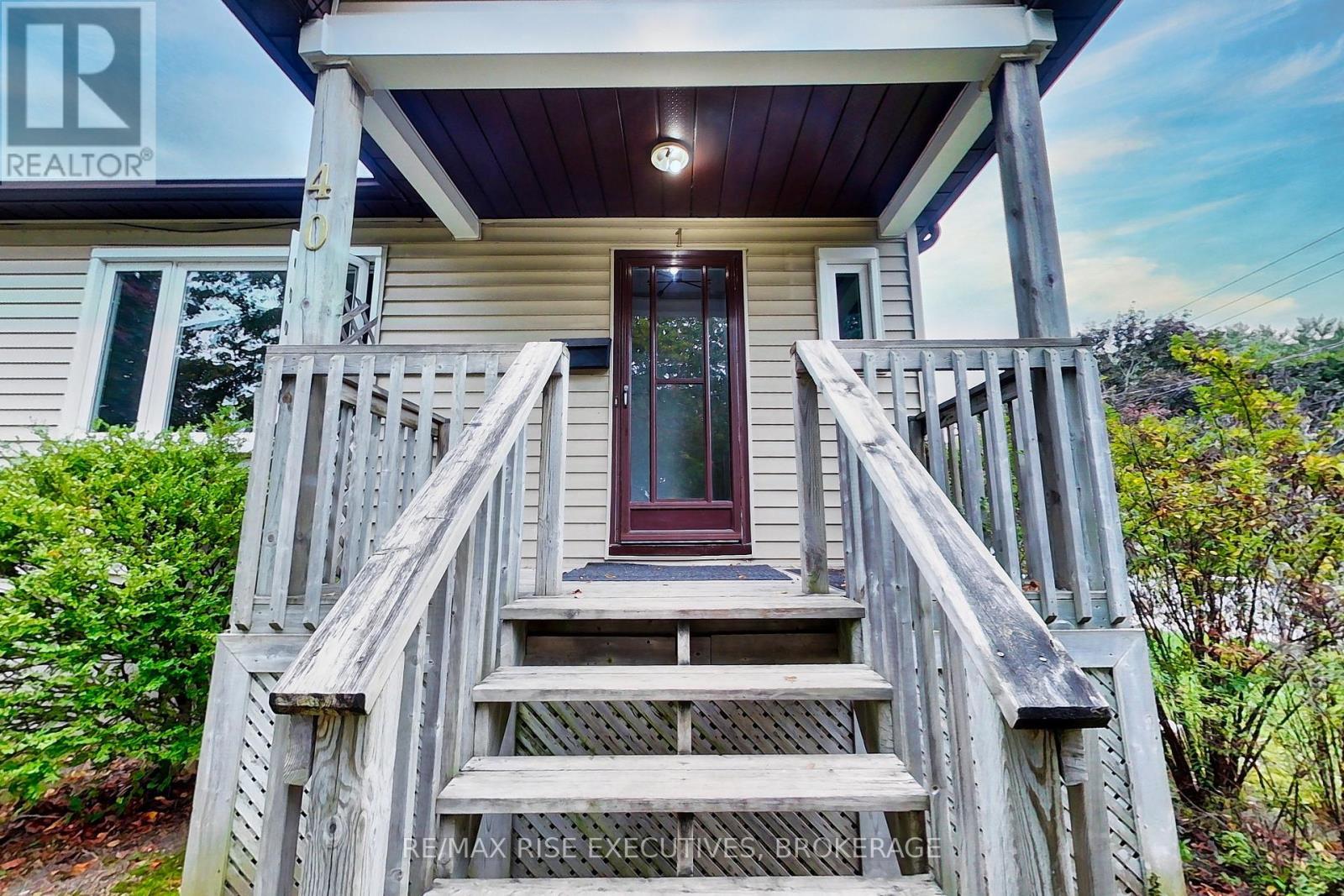 3 - 40 HELEN STREET