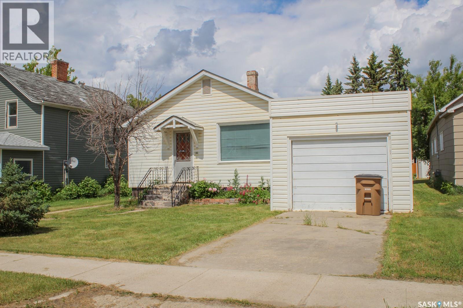 108 Crawford AVENUE E
