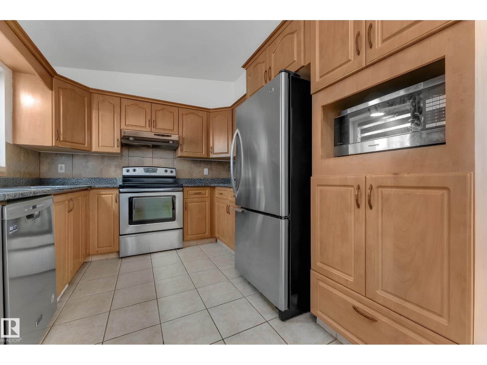 2536 35 ST NW