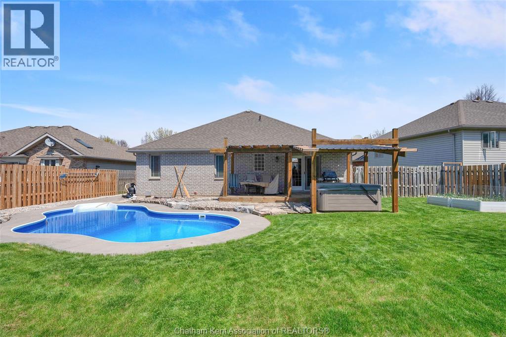 8 Windfield CRESCENT