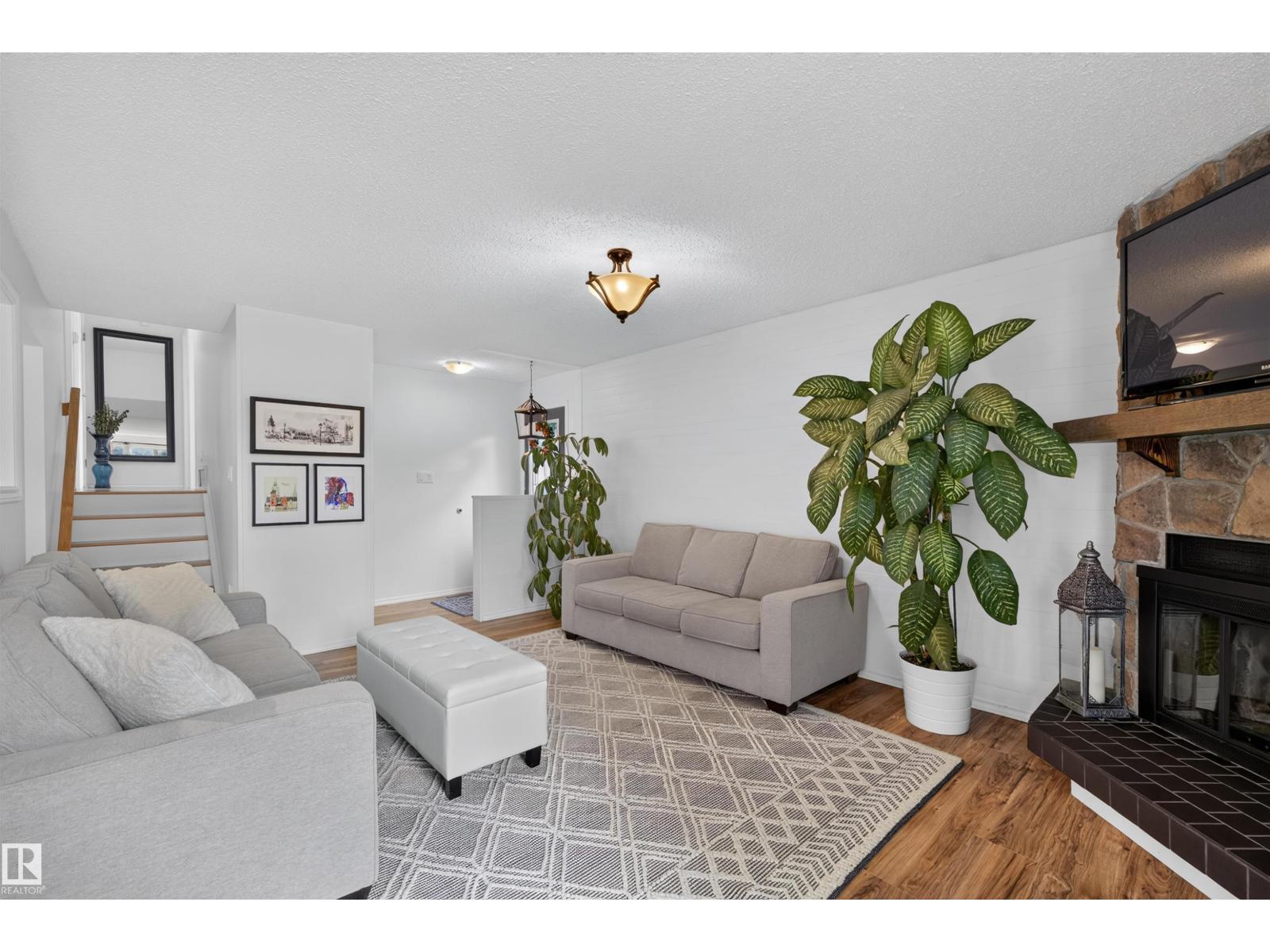 244 Knottwood RD N NW