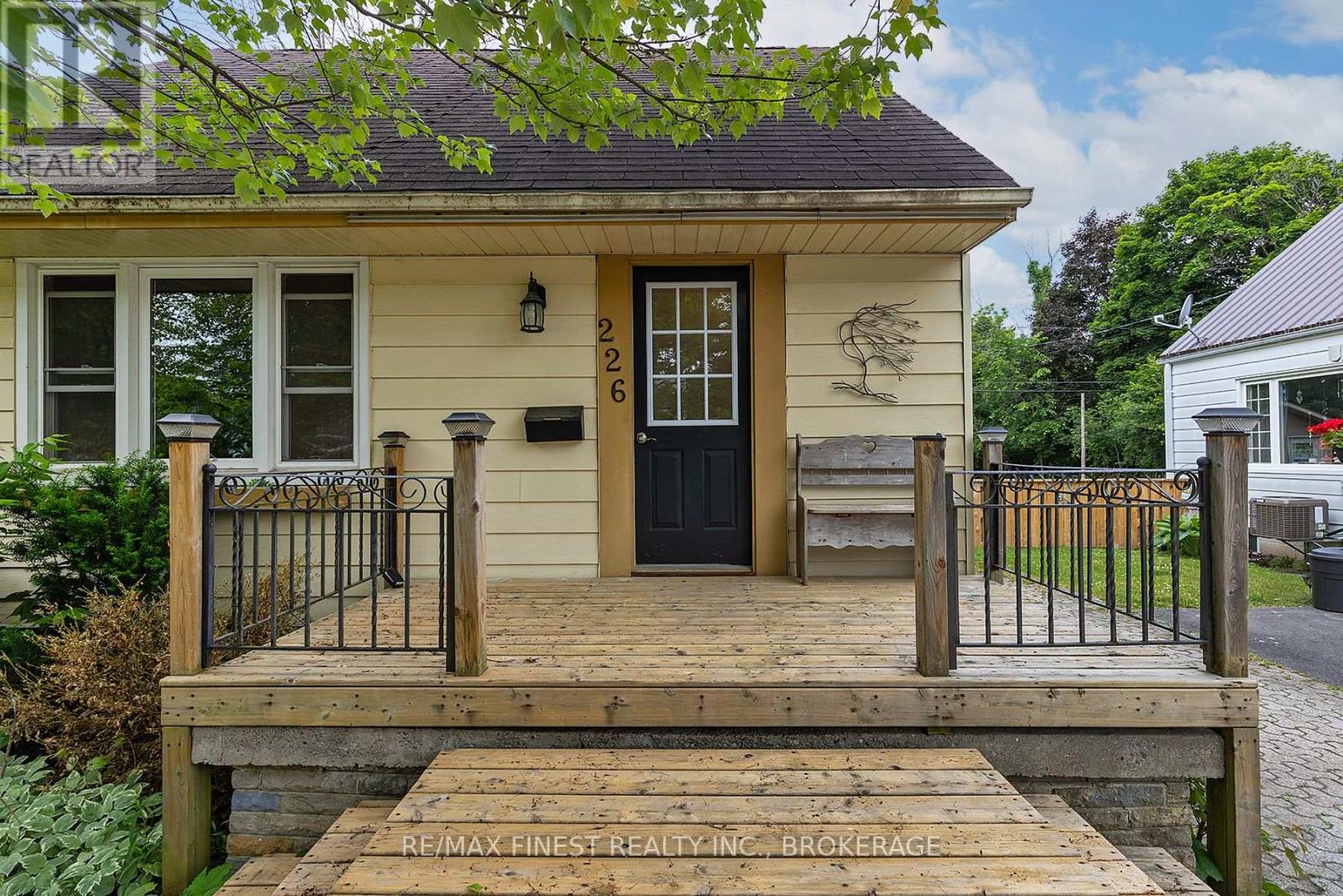226 SIMCOE STREET