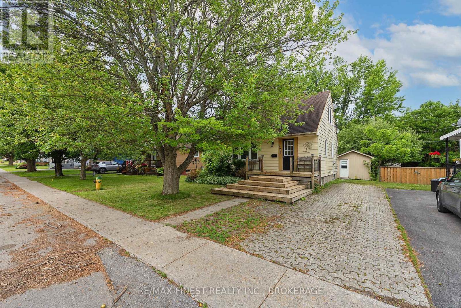 226 SIMCOE STREET