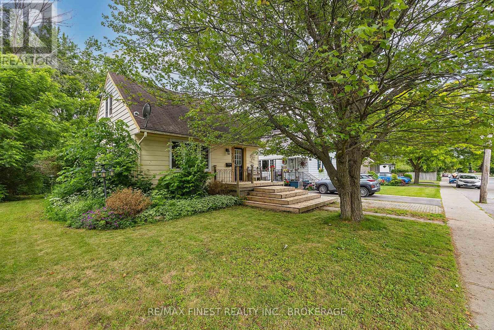226 SIMCOE STREET