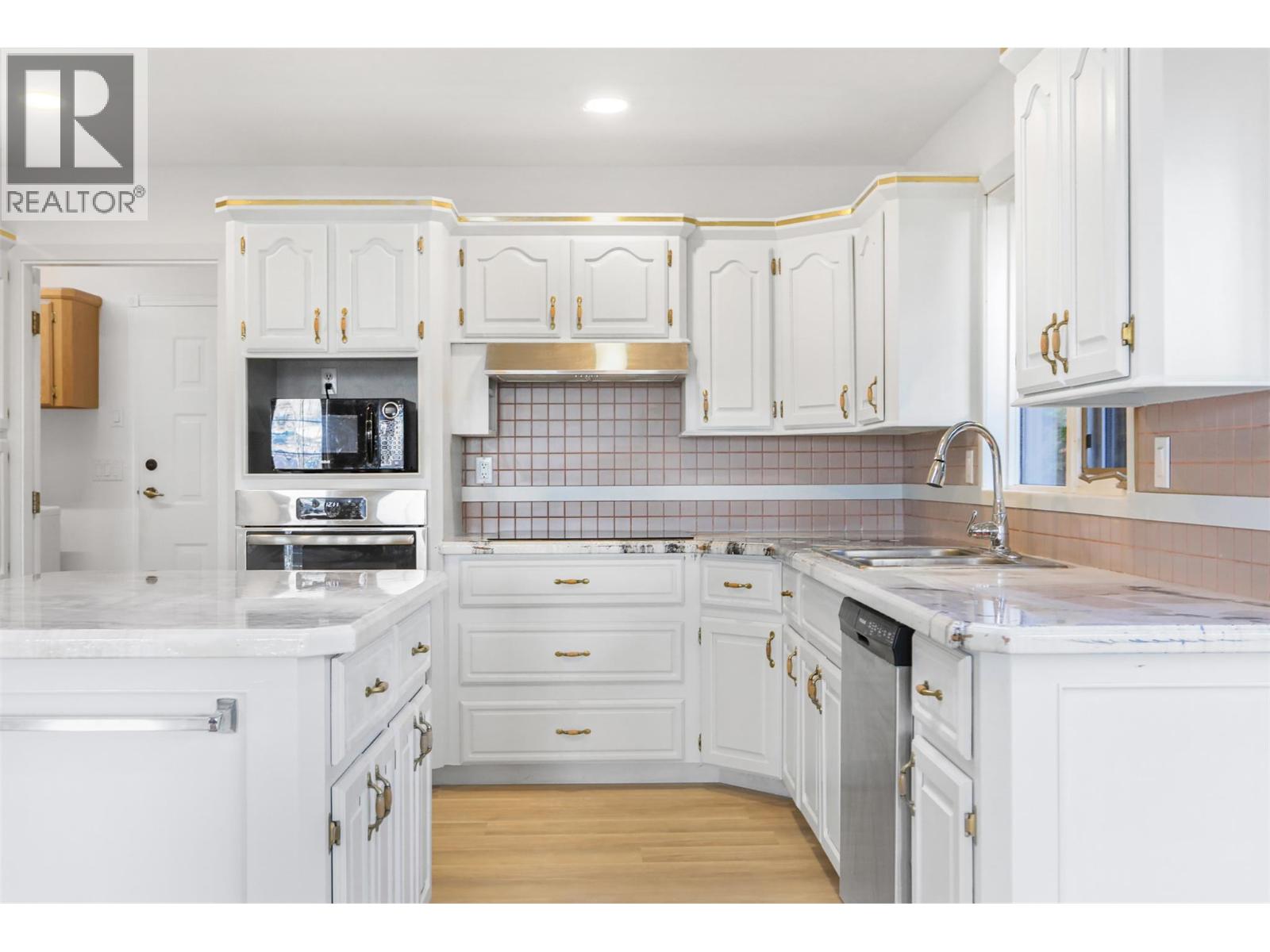 727 Cassiar Crescent