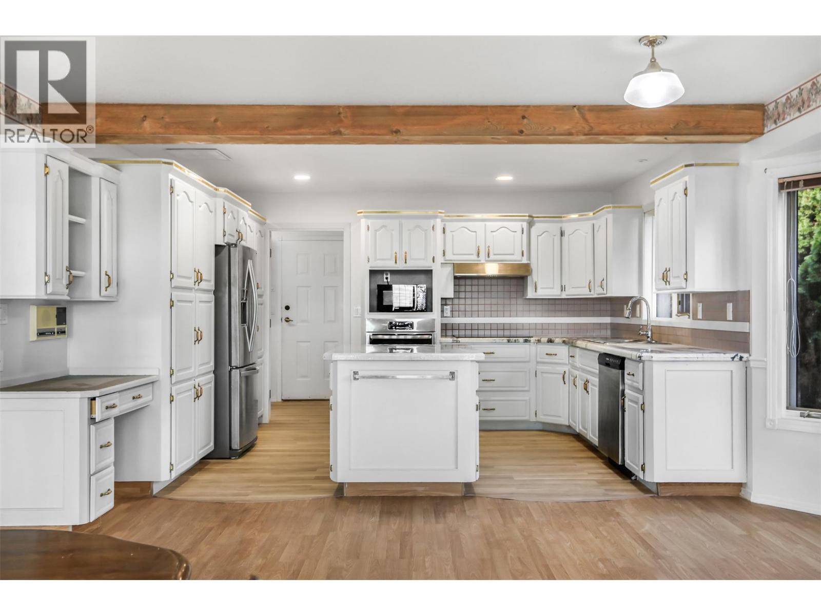 727 Cassiar Crescent