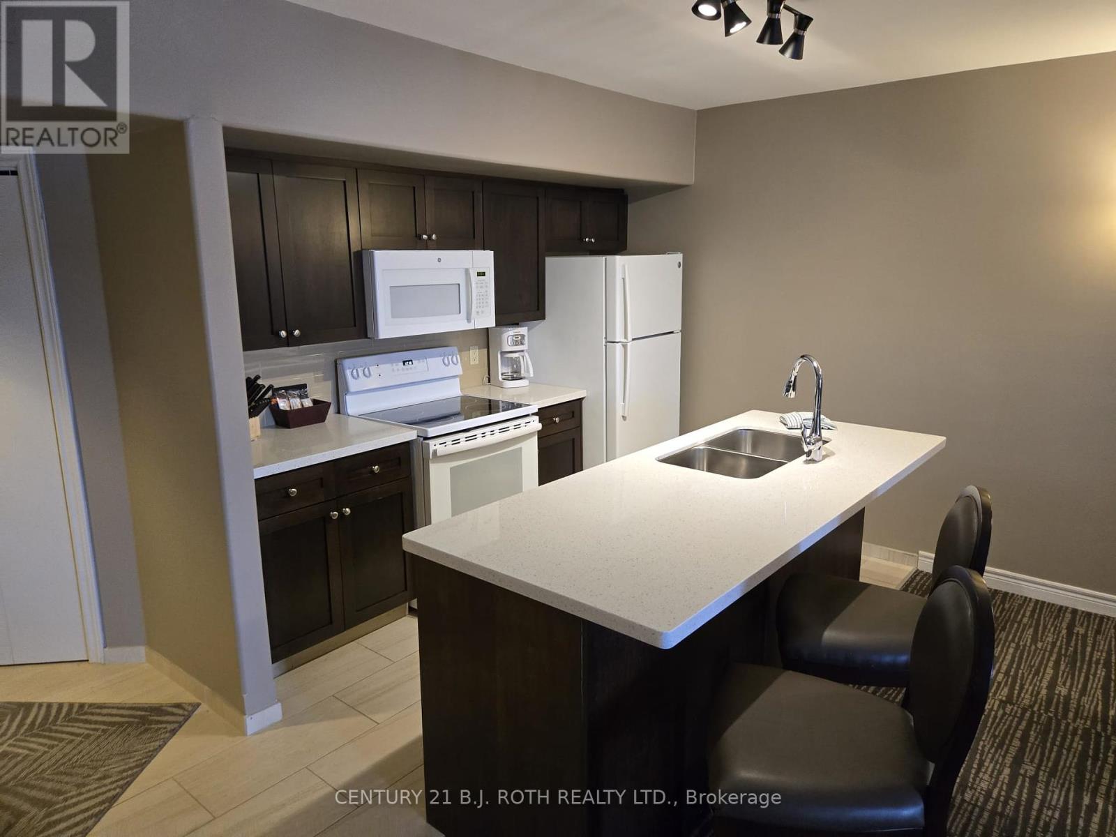 2426, 2427 - 90 HIGHLAND DRIVE