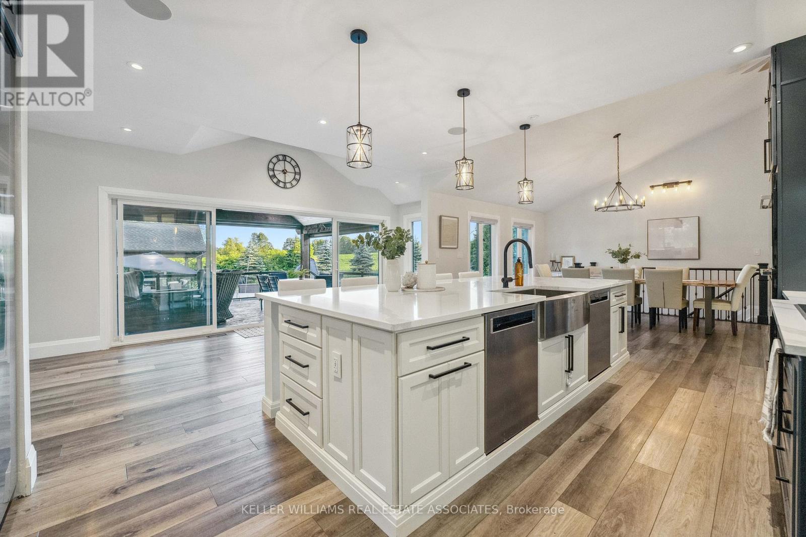 102 CONCESSION 11 E