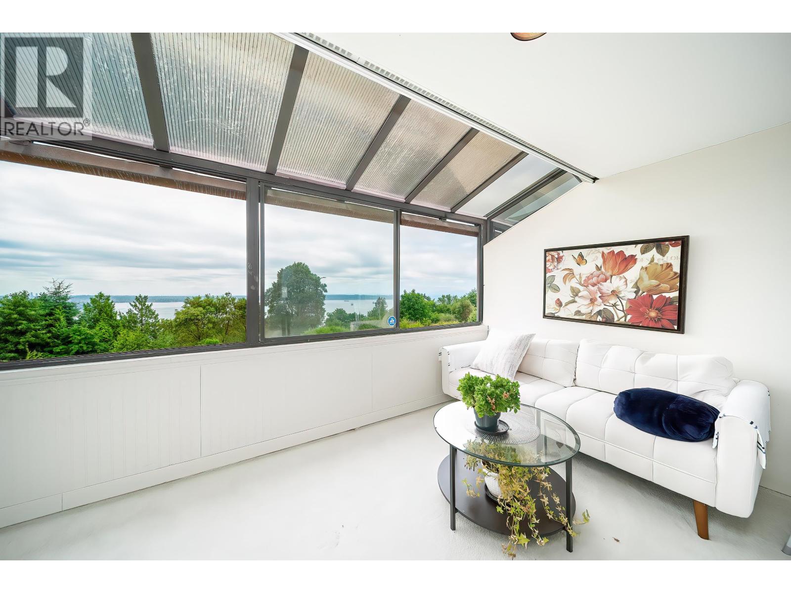 49 2202 FOLKESTONE WAY