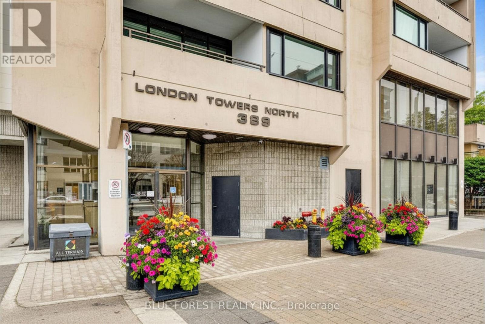 1705 - 389 DUNDAS STREET W