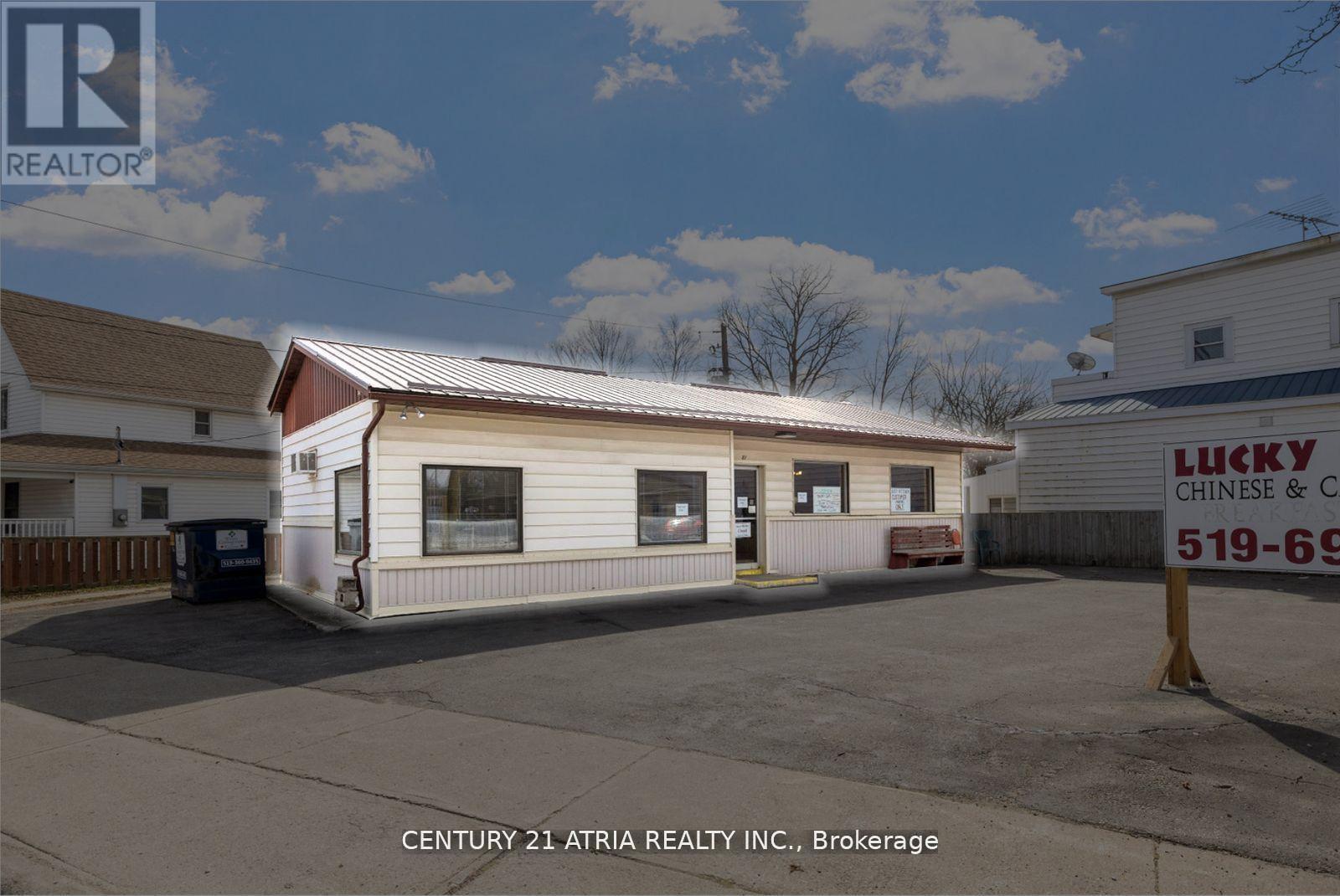 Photo 1 of 16 — 81 LONDON ROAD, Chatham-Kent (Thamesville), ON N0P2K0