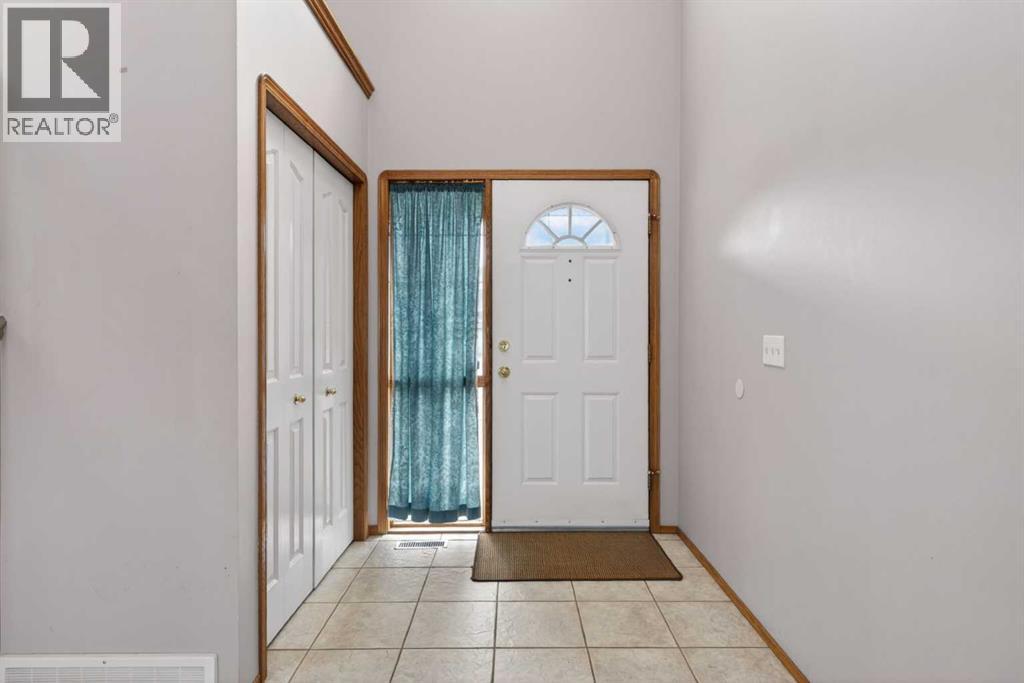 416 Douglas Glen Close SE