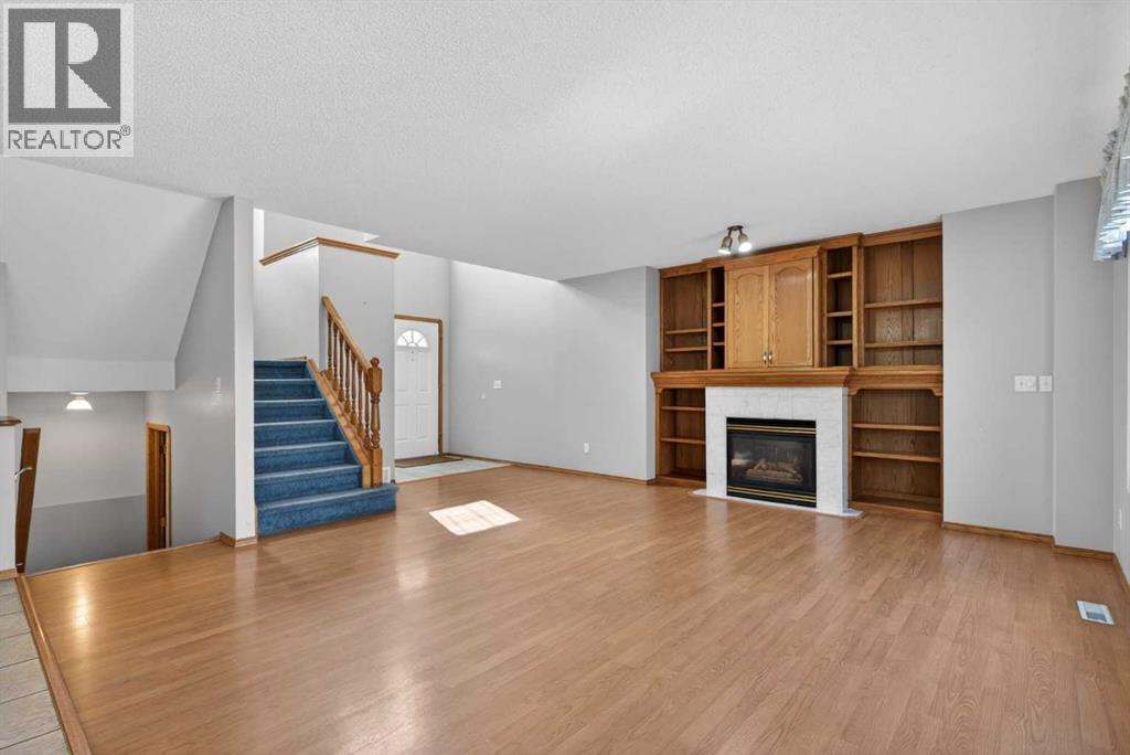 416 Douglas Glen Close SE