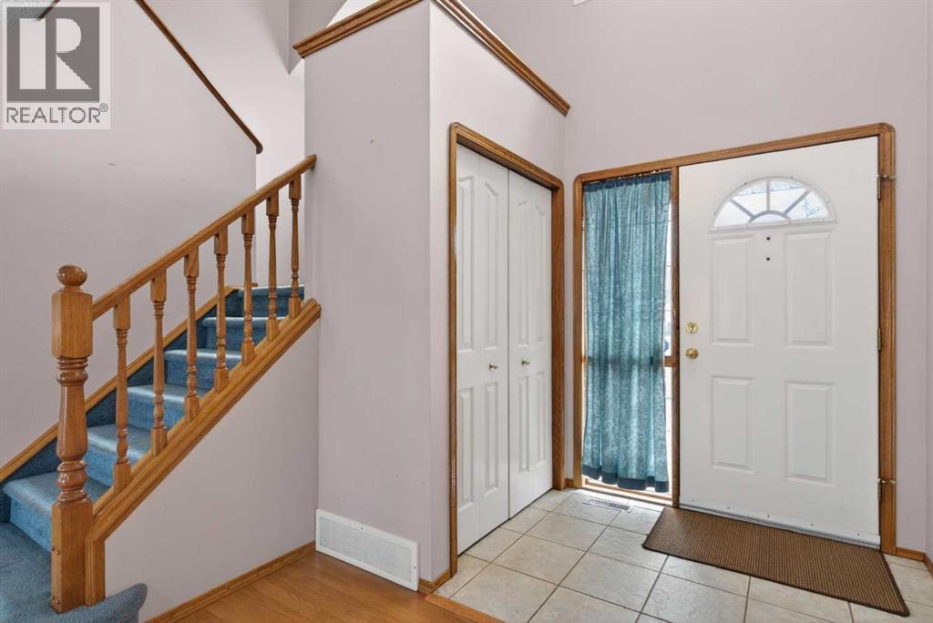 416 Douglas Glen Close SE