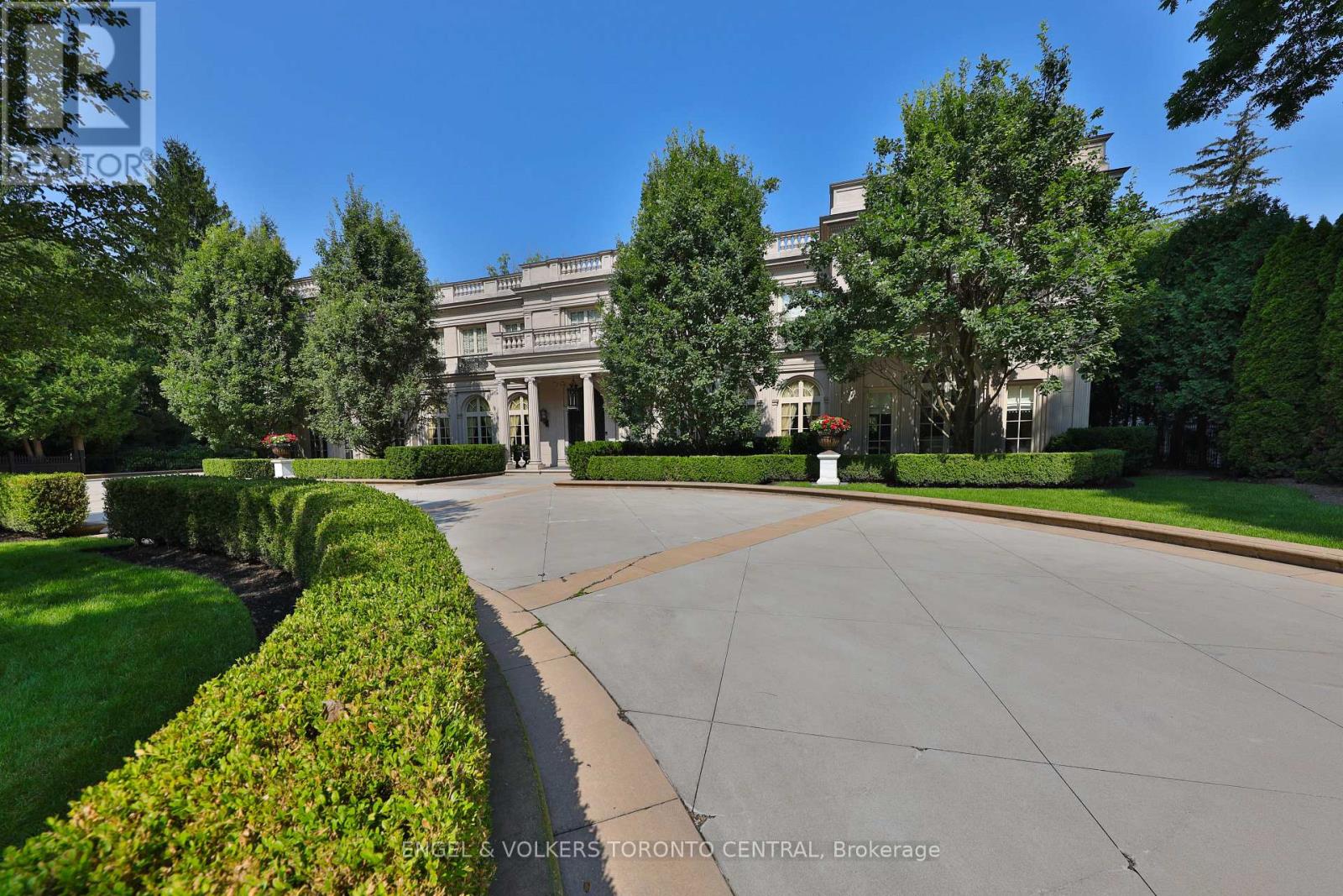 489 LAKESHORE ROAD E