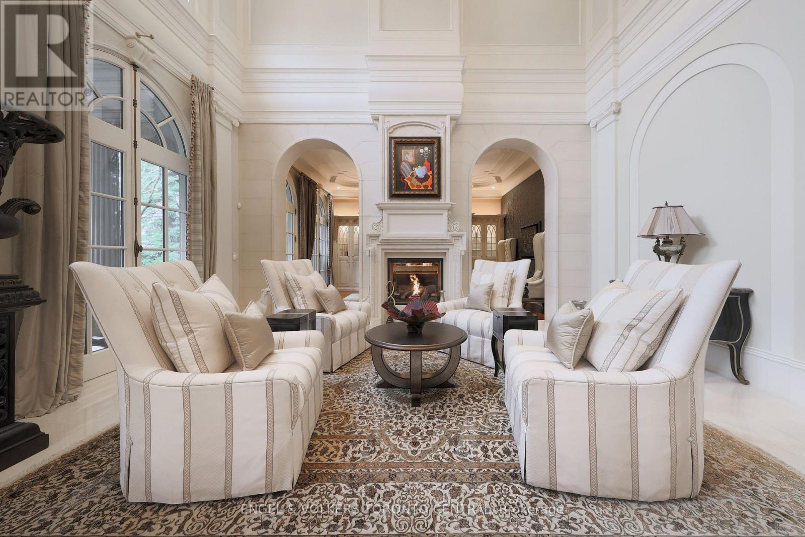 489 LAKESHORE ROAD E