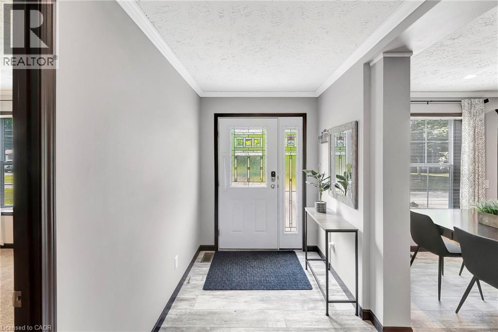 4881 MAPLEVIEW Crescent