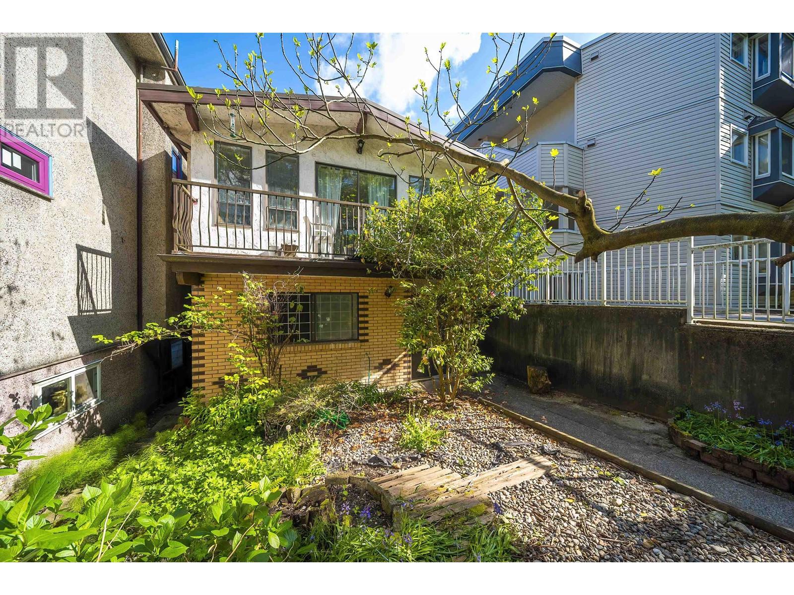 2275 PANDORA STREET