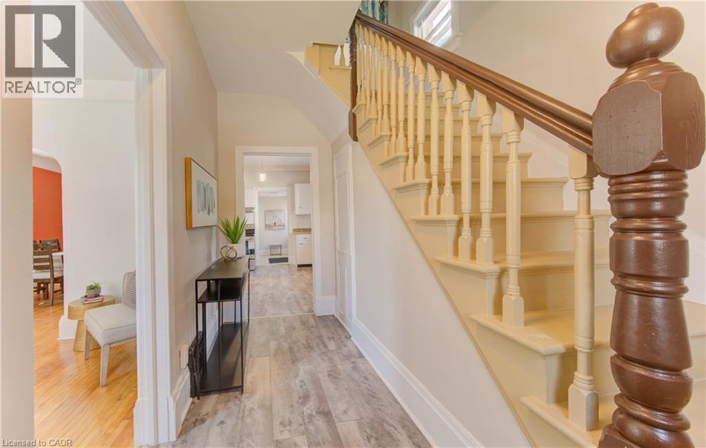 229 LANCASTER Street E