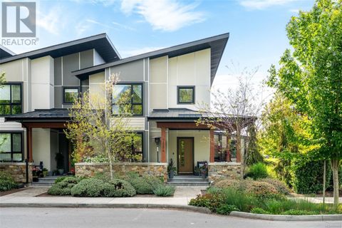 7884 Lochside Dr Central Saanich BC V8M2B9