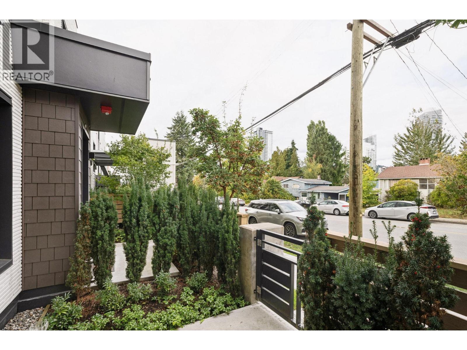 202 606 FOSTER AVENUE