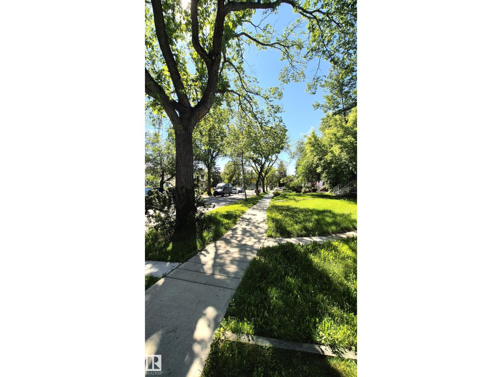 11246 78 AV NW