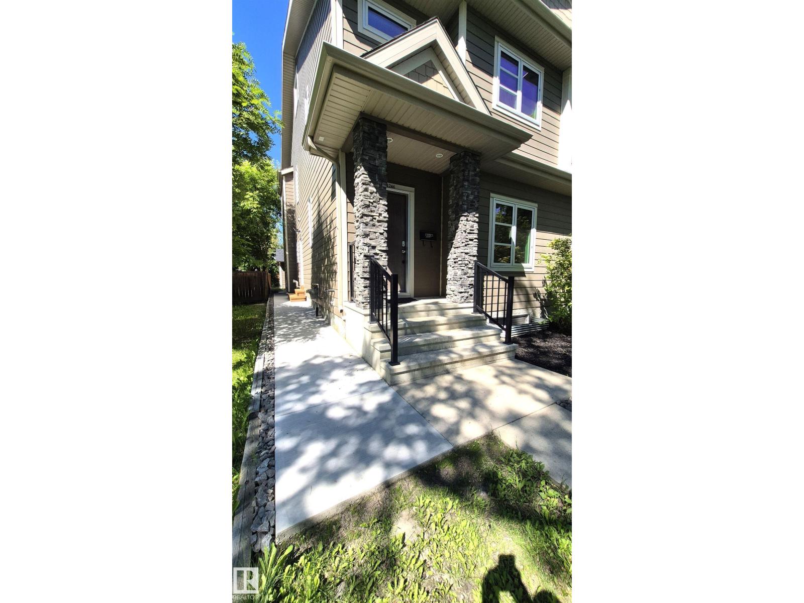 11246 78 AV NW