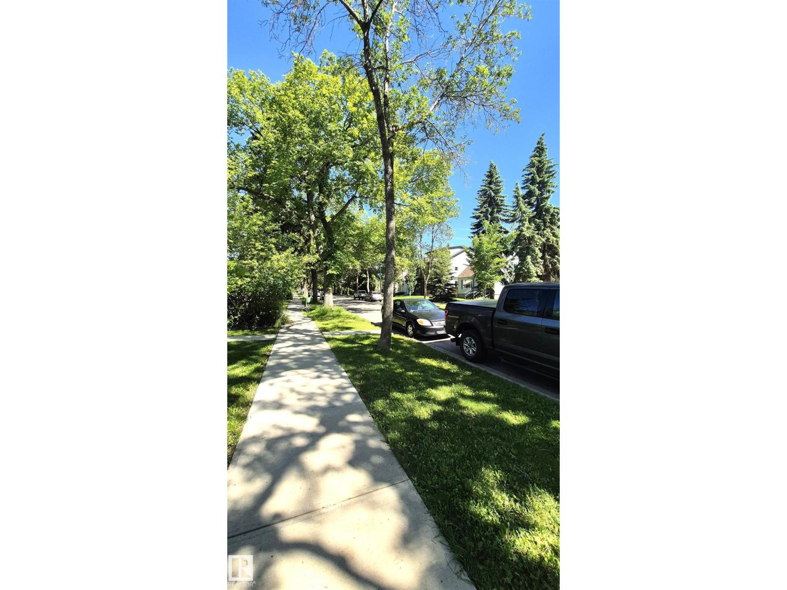 11246 78 AV NW