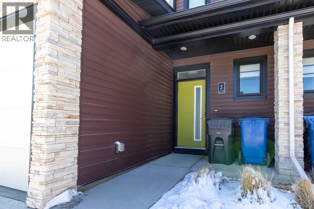 5, 418 Highlands Boulevard W