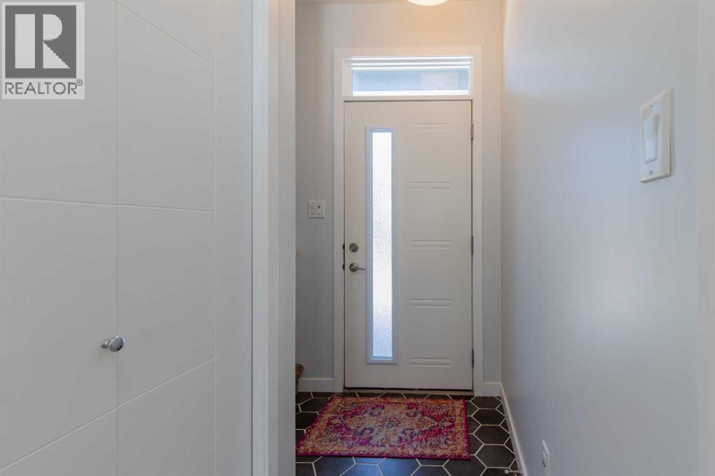 5, 418 Highlands Boulevard W