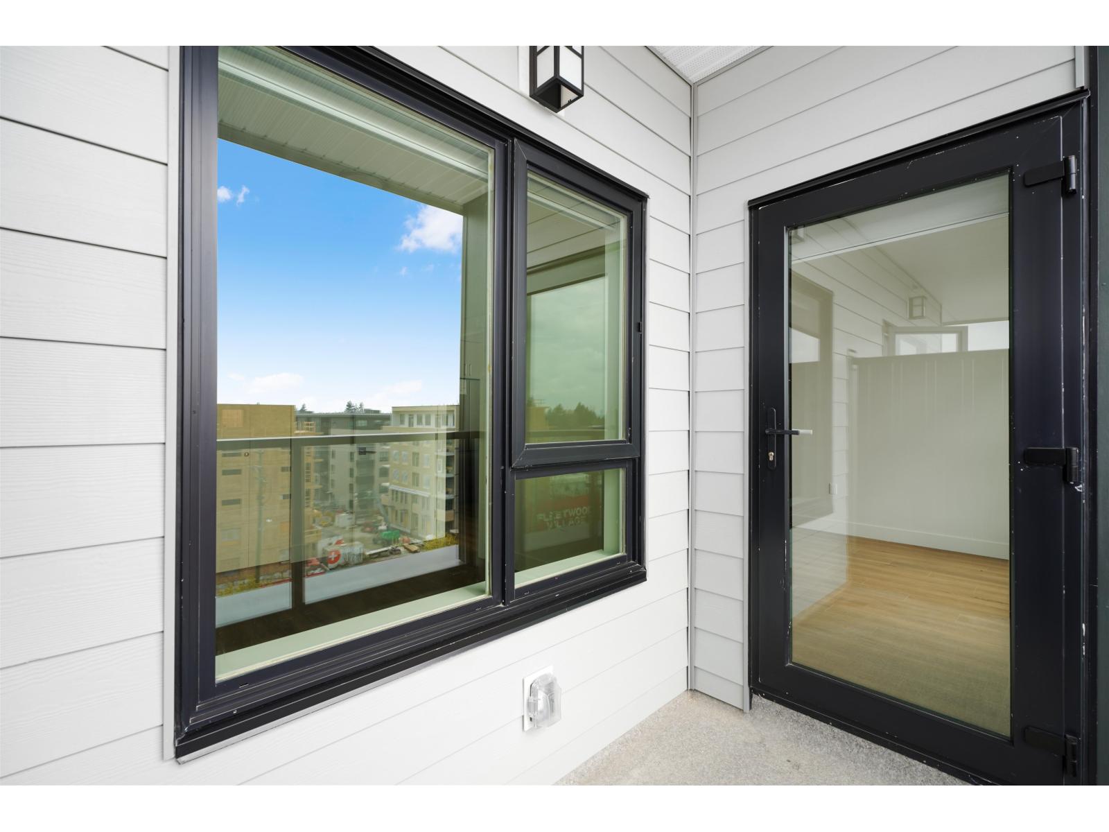 609 15739 FRASER HIGHWAY