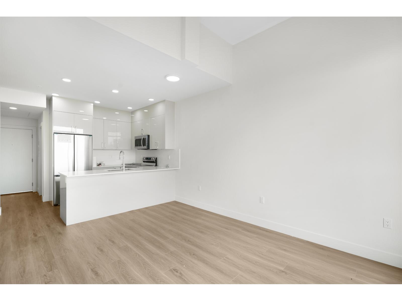 609 15739 FRASER HIGHWAY