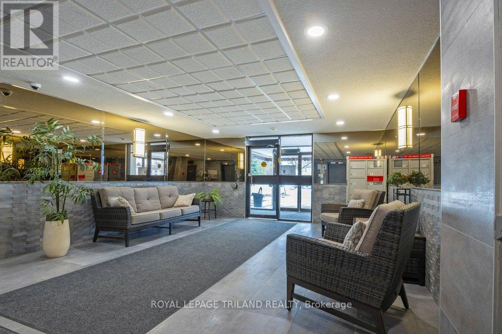 204 - 1600 ADELAIDE STREET N