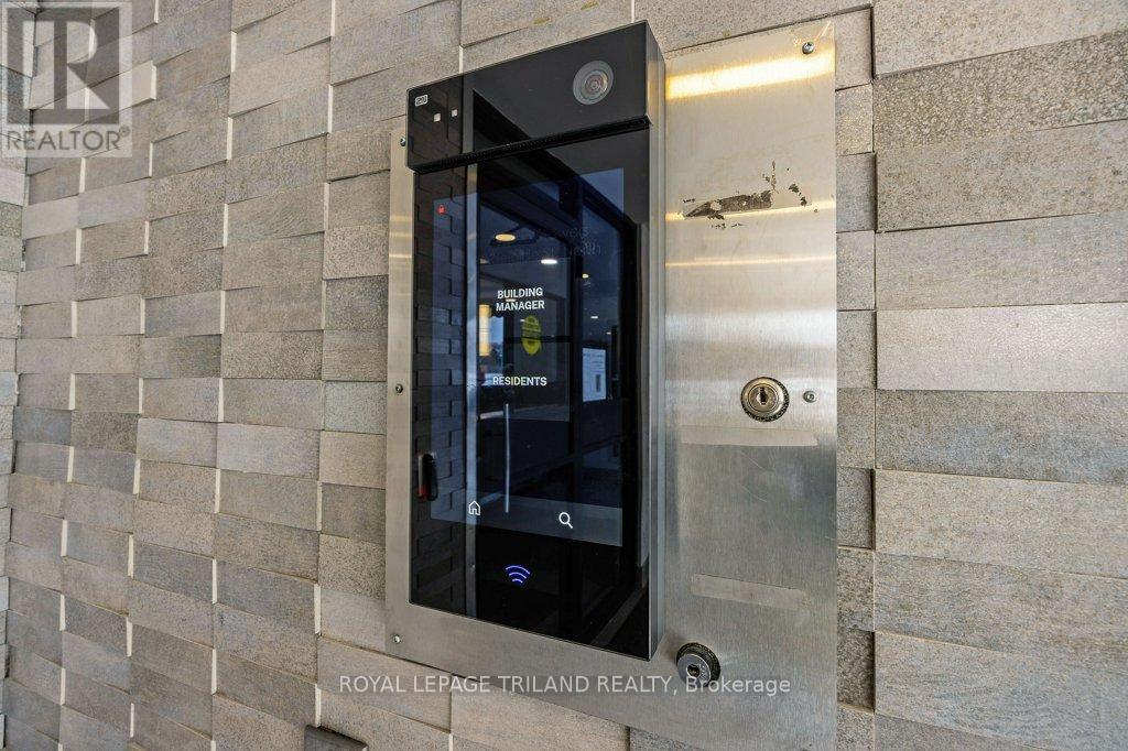 204 - 1600 ADELAIDE STREET N