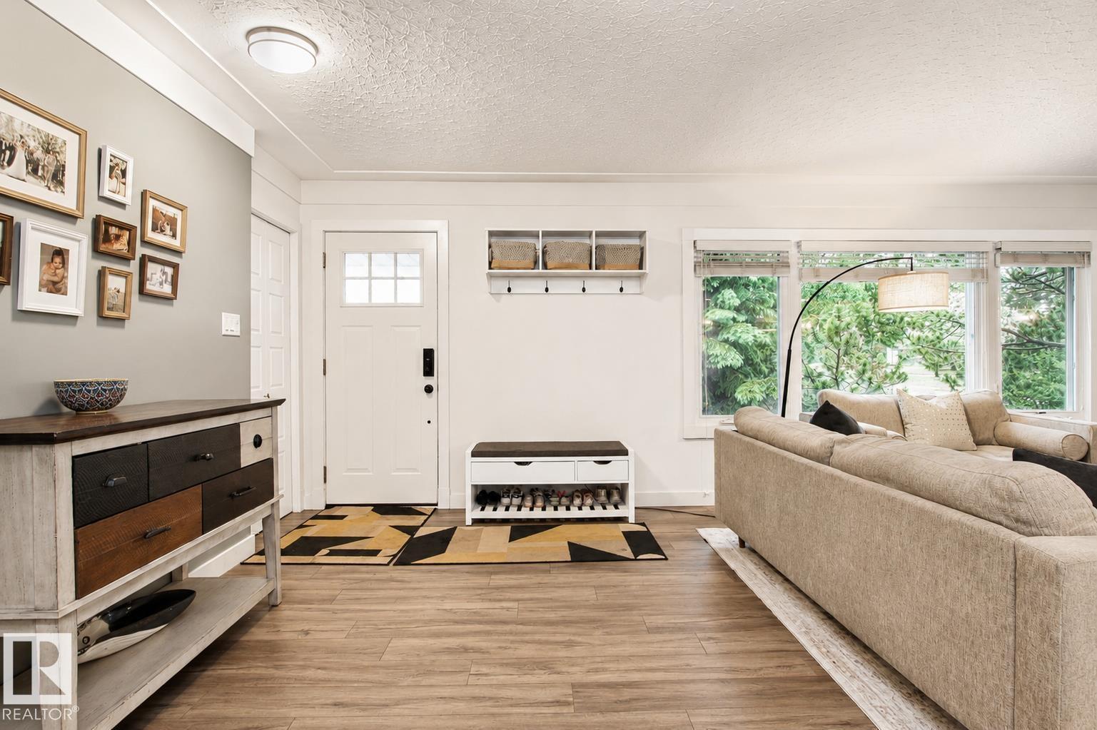 4904 103 AV NW
