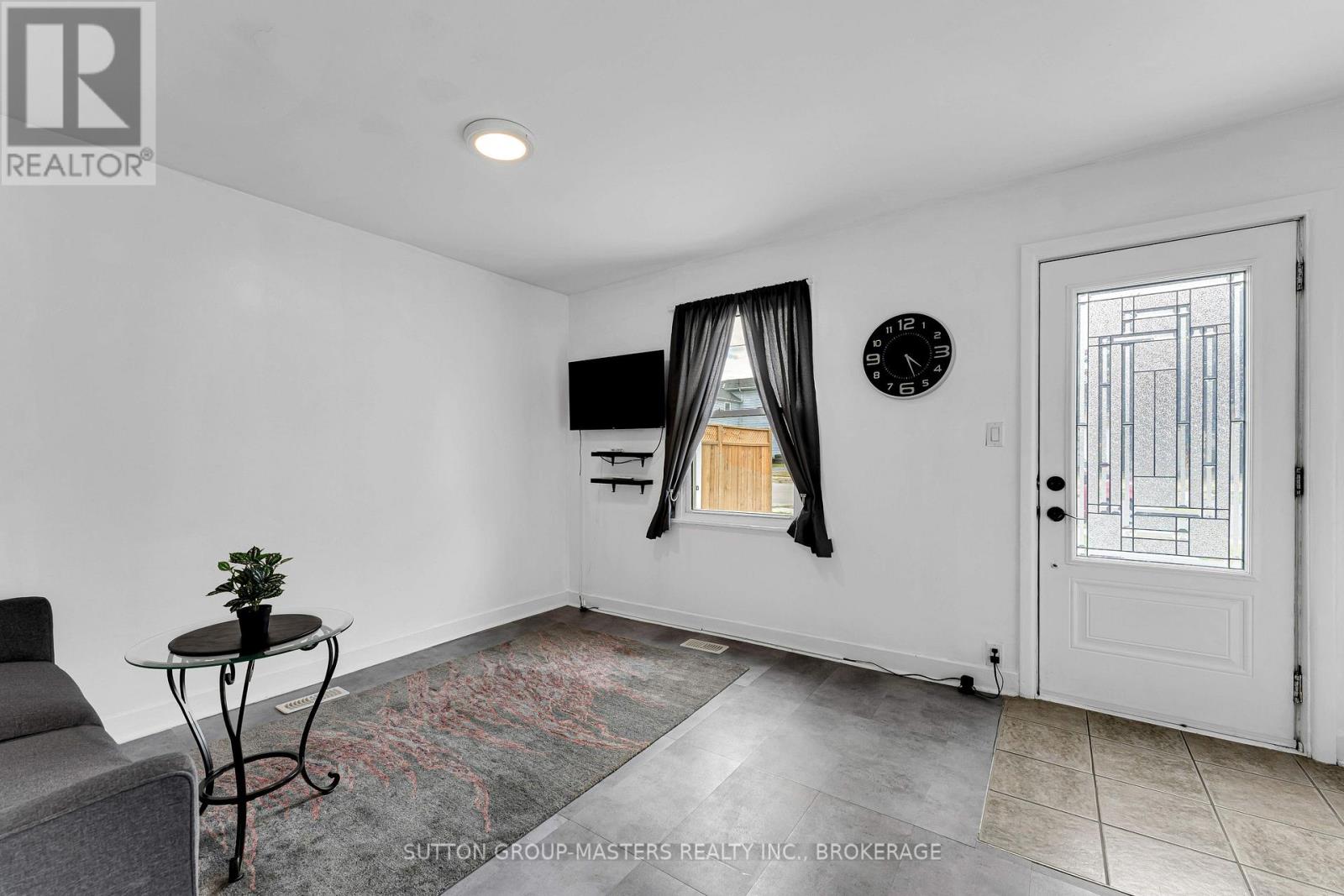 11 KINGSCOURT AVENUE