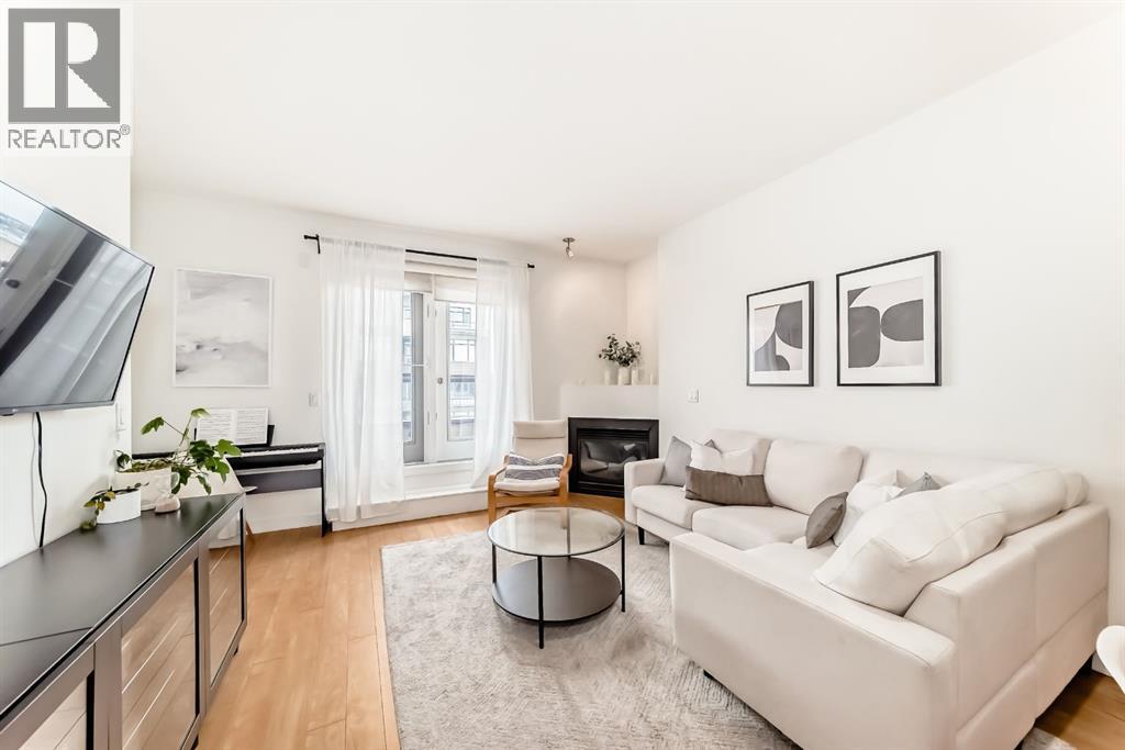 404, 1000 Centre Avenue NE