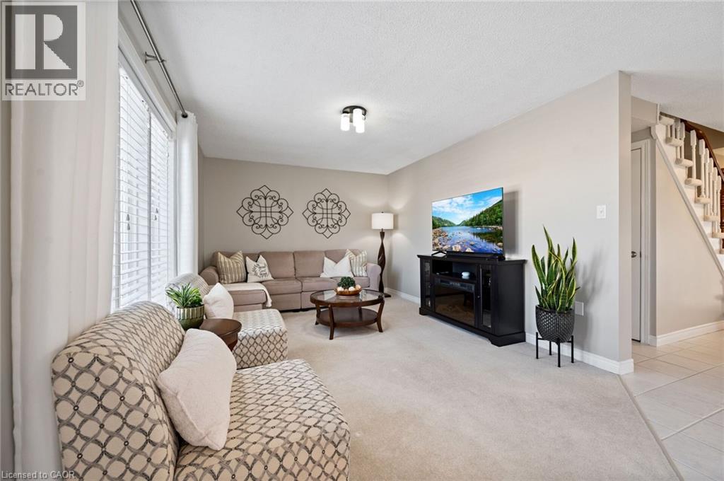 39 COLONIAL Crescent