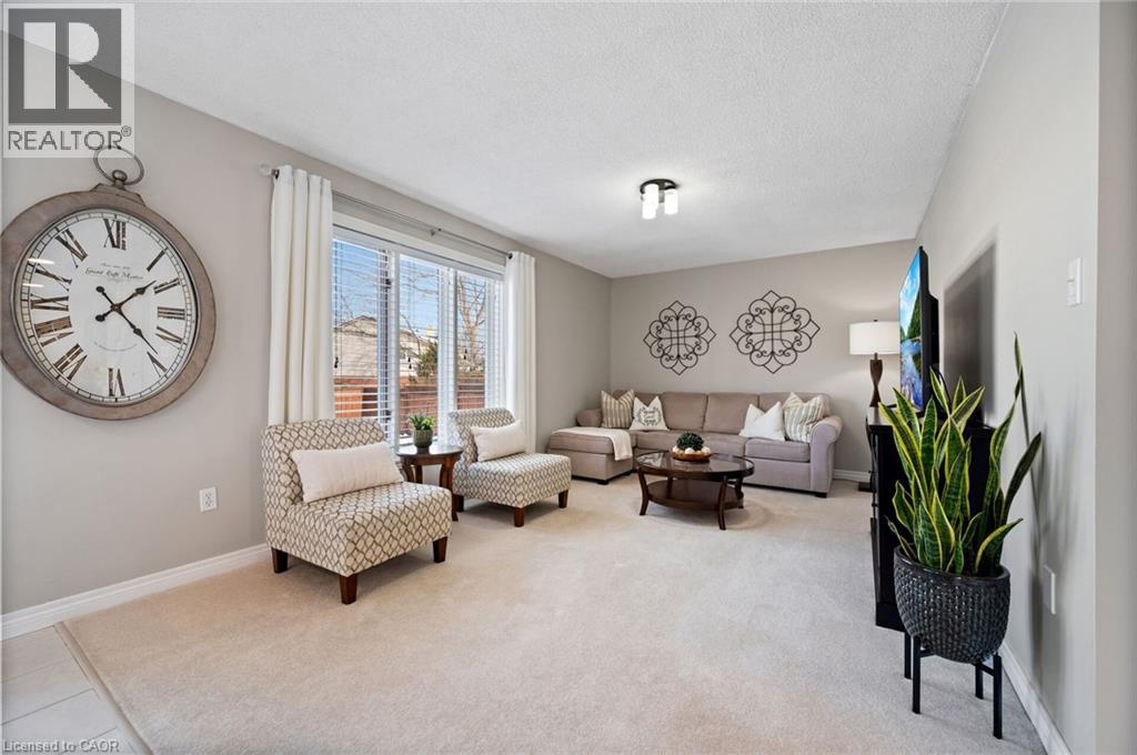 39 COLONIAL Crescent